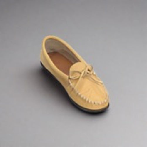 A single deer tan leather driving moccasin with a hand-sewn glass bead pattern, displayed on a plain background.