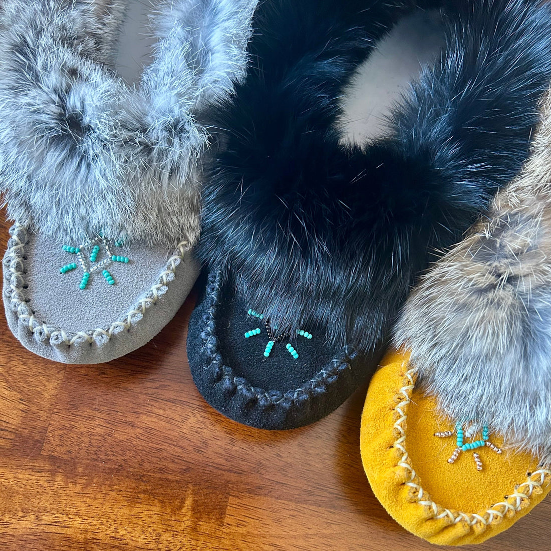 Indigenous Moccasins with Rabbit Fur: A Touch of Heritage and Unrivalled Comfort