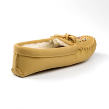 Load image into Gallery viewer, Women&#39;s Tecumseh Canada Deer Tan Moosehide Moccasins With Hand Sewn Beaded Vamp
