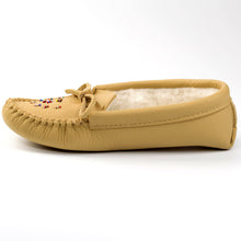 Load image into Gallery viewer, Women&#39;s Tecumseh Canada Deer Tan Moosehide Moccasins With Hand Sewn Beaded Vamp
