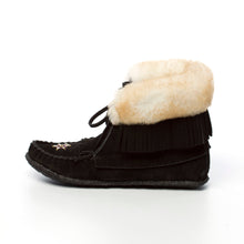 Load image into Gallery viewer, Women&#39;s Black Suede Sheepskin Lined Concho Mukluk Boots With Fringe
