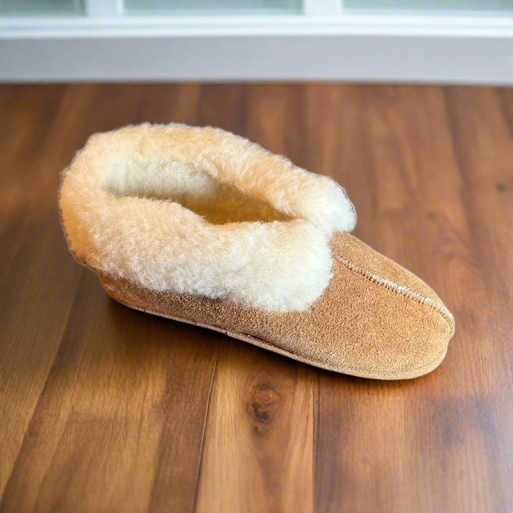 Women's Laurentian Chief Sheepskin Slipper with Wool Collar and Lining