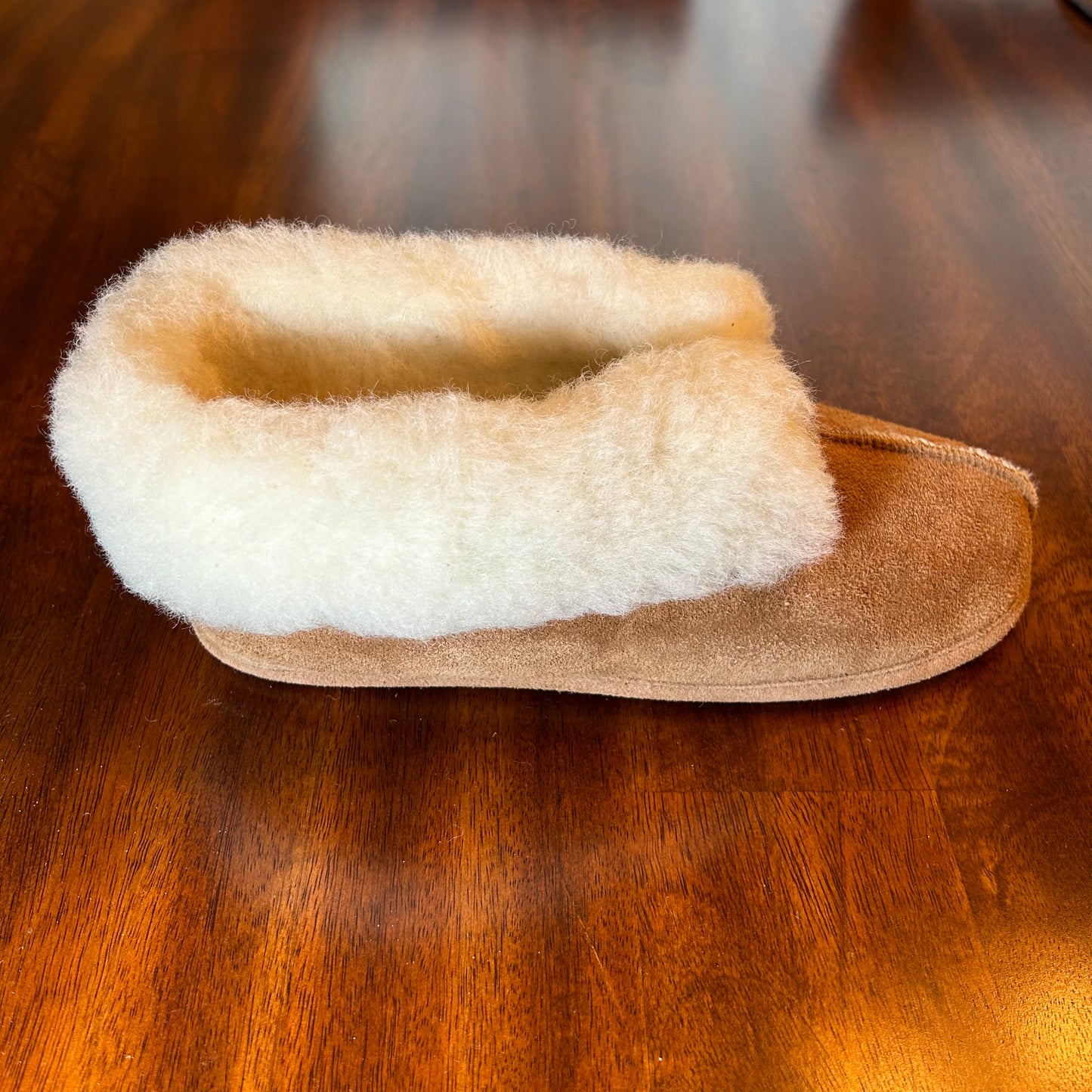 Women's Laurentian Chief Sheepskin Slipper with Wool Collar and Lining