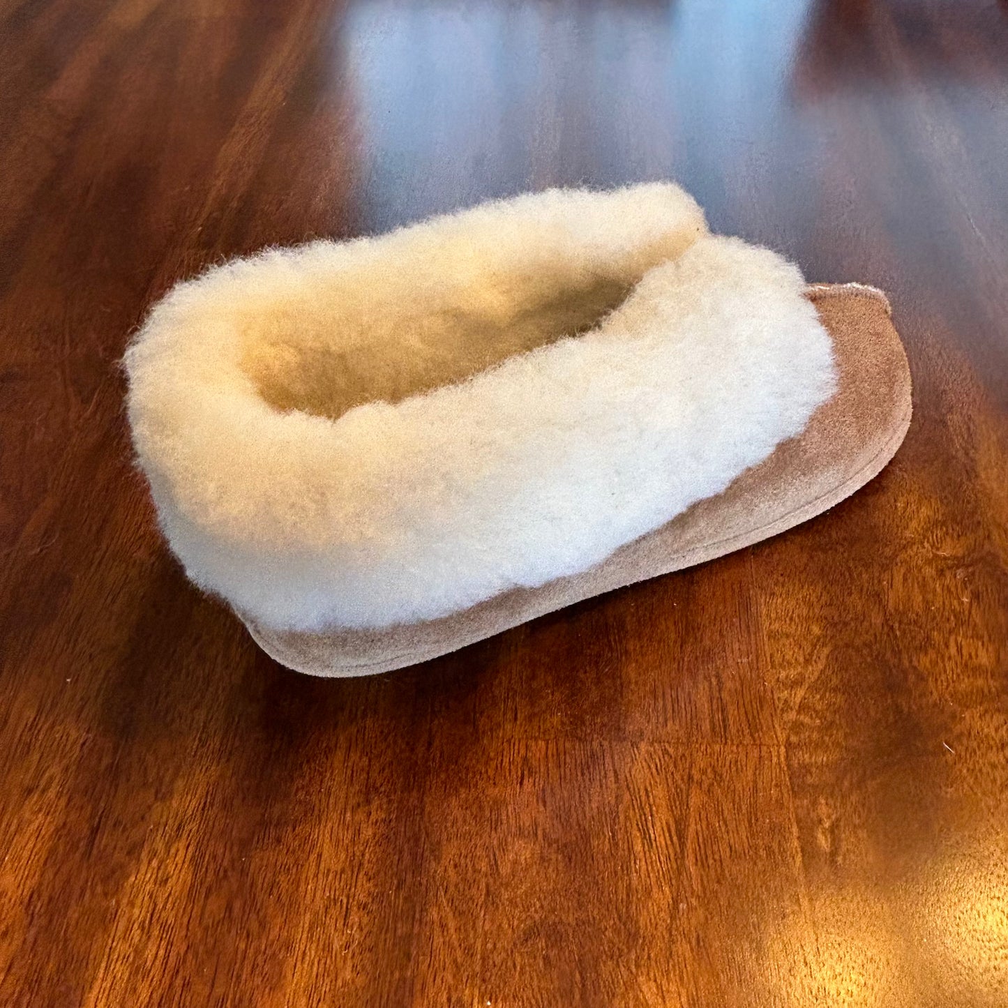 Women's Laurentian Chief Sheepskin Slipper with Wool Collar and Lining