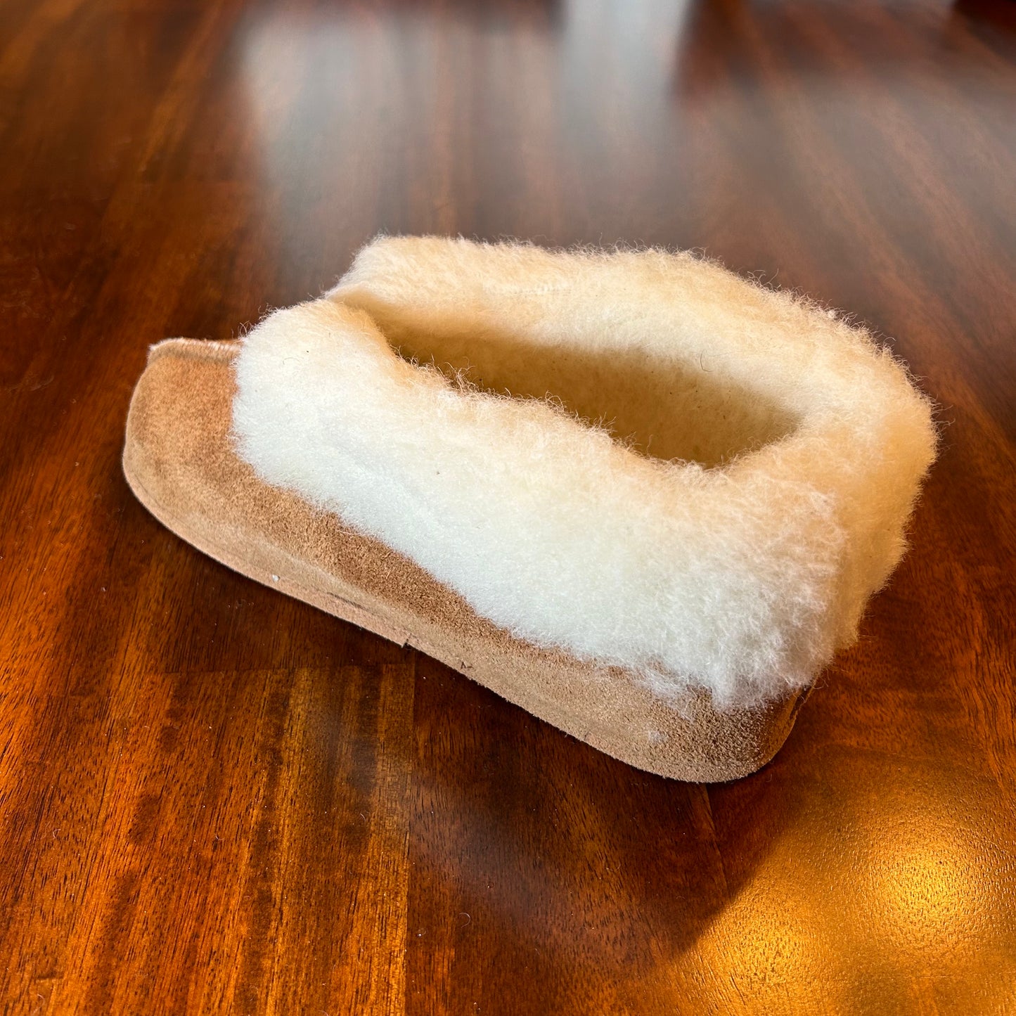 Women's Laurentian Chief Sheepskin Slipper with Wool Collar and Lining