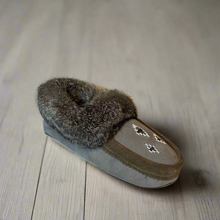 Load image into Gallery viewer, grey sheepskin moccasins 
