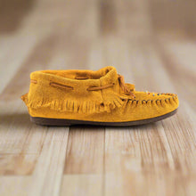 Load image into Gallery viewer, Indian Tan Moccasins for woman
