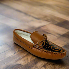 Load image into Gallery viewer, Spirit Moccasins for Men Frog
